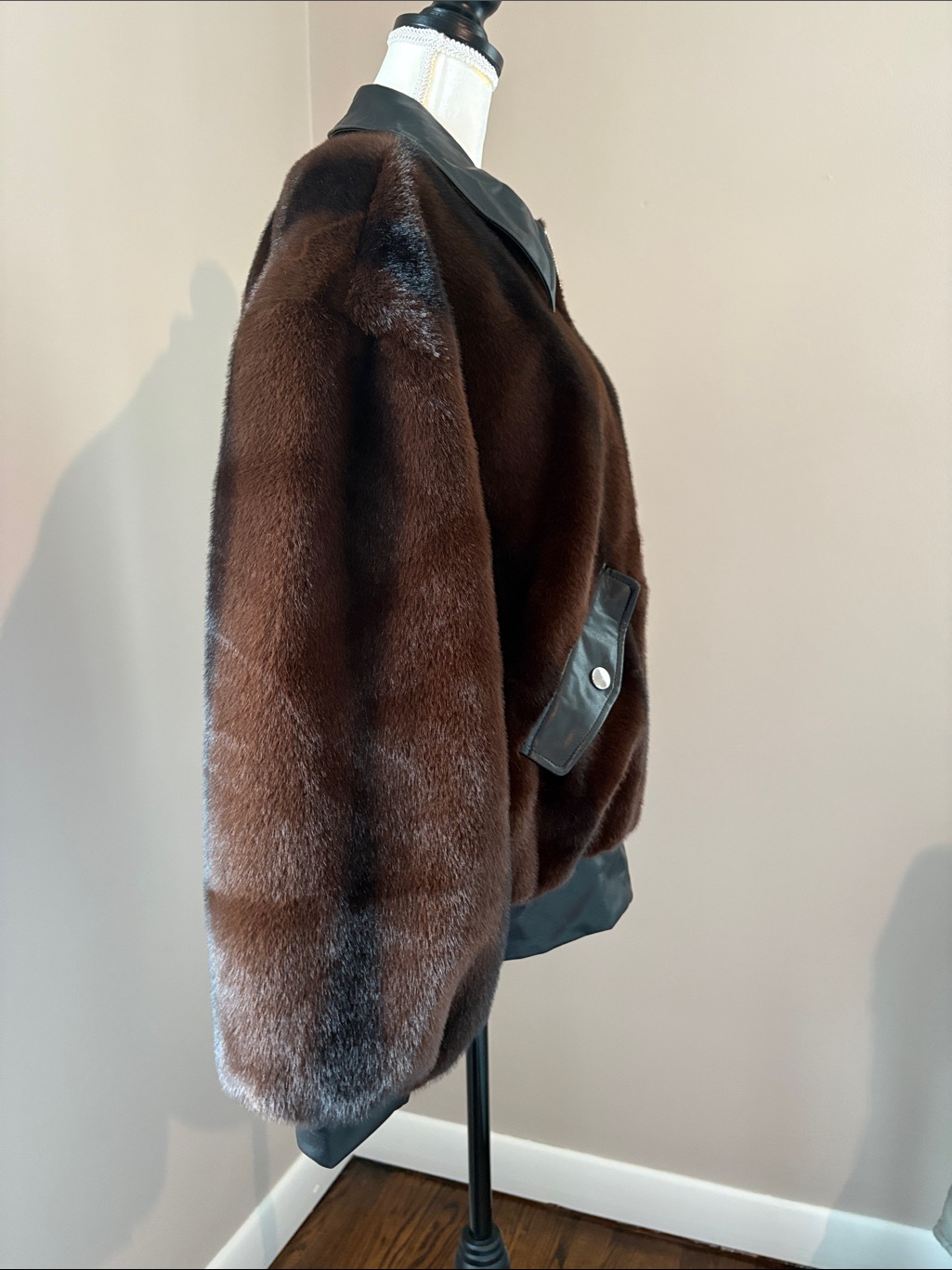 Weworewhat Women’s Faux Fur Bomber Jacket — image 6 of 8